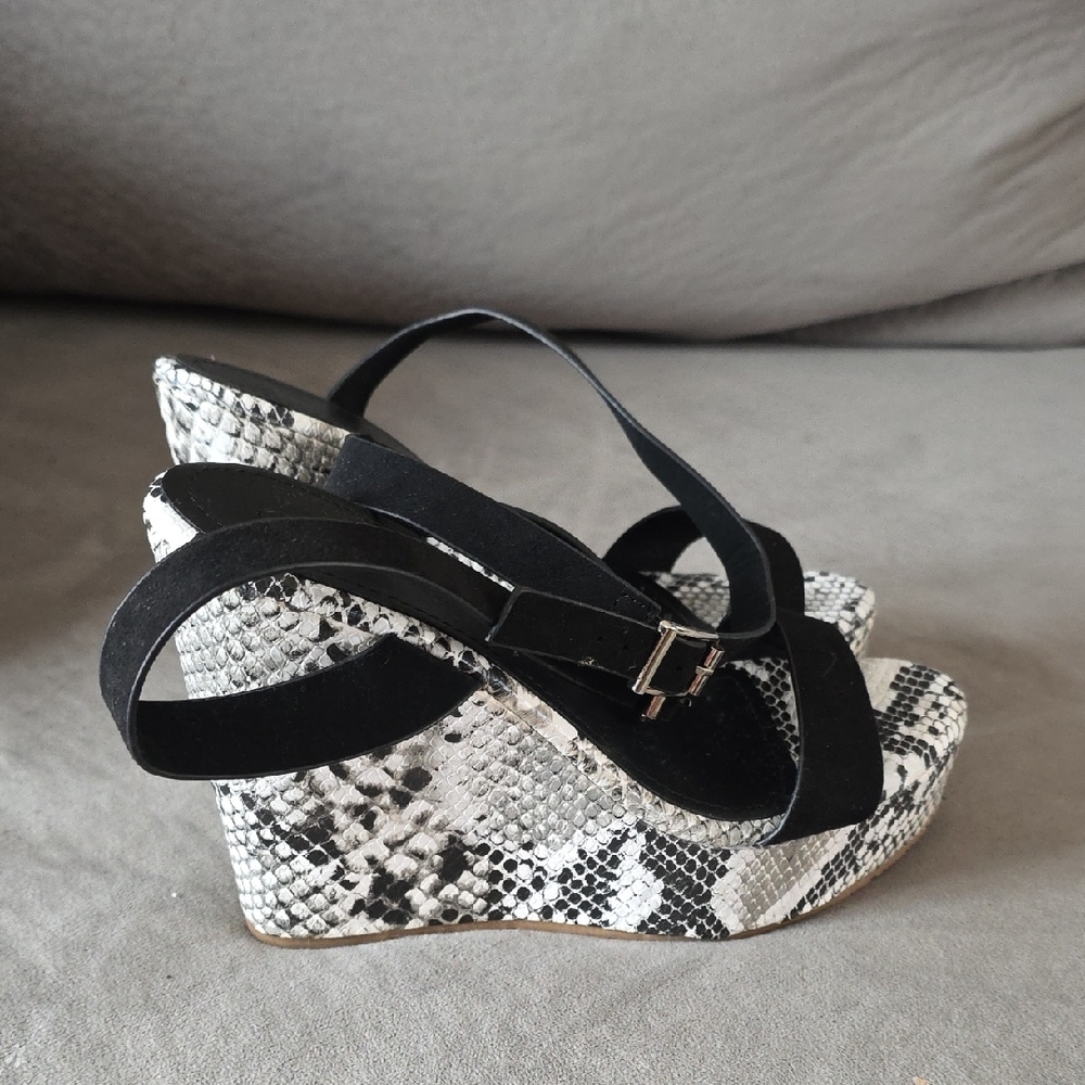 Fashion Nova Black and Snake Print Wedges